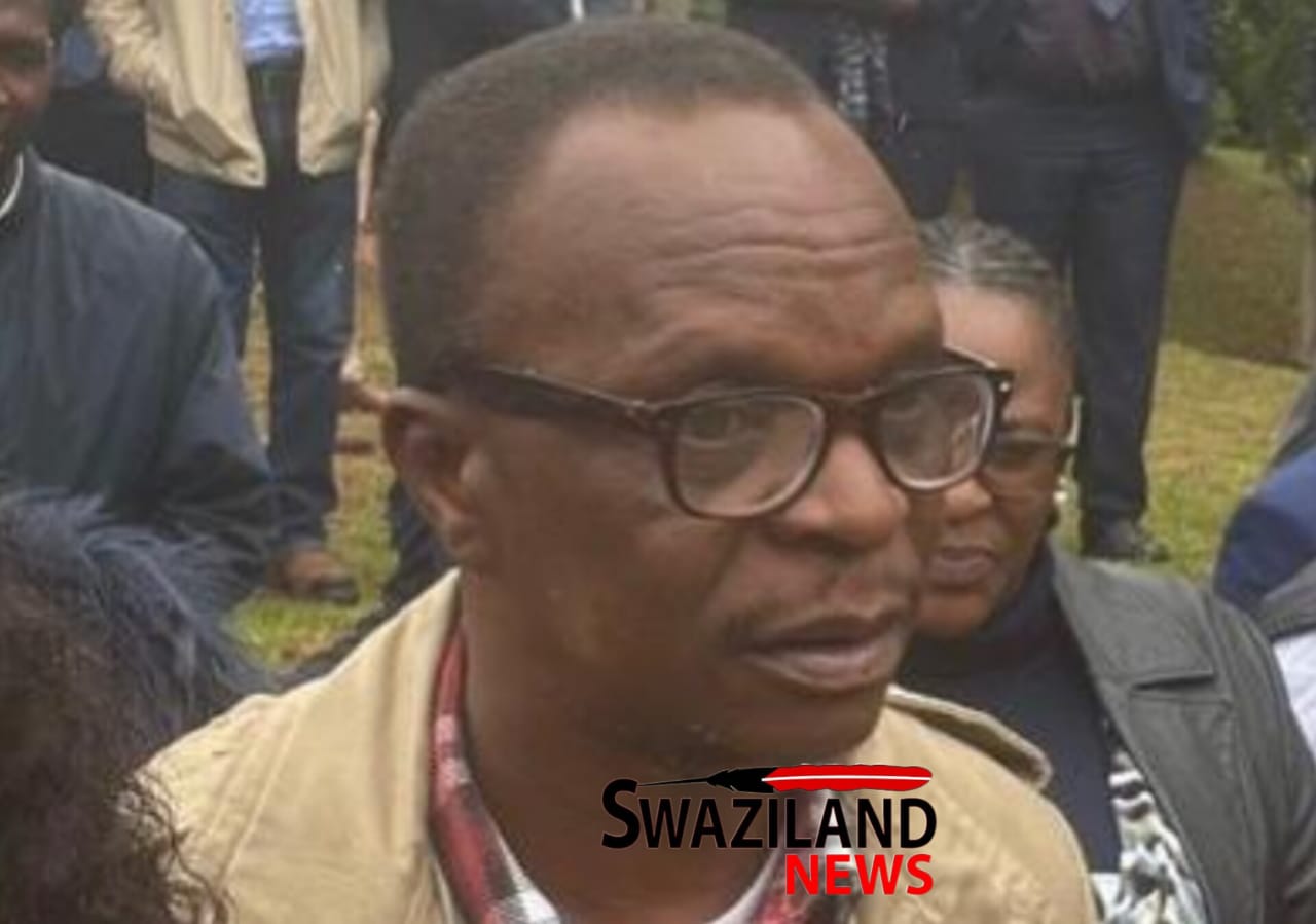 Director Urban Government Tito Simelane retires, refusing to go home amid uncertainty over renewal of Principal Secretary(PS) Clifford Mamba’s contract.