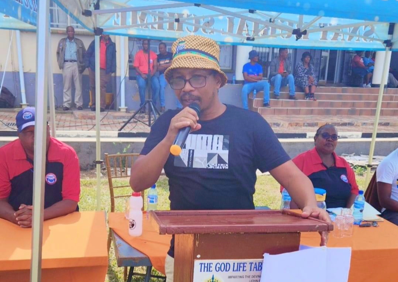 SNAT PRESIDENT MBONGWA DLAMINI:I don’t trust the police with my security.