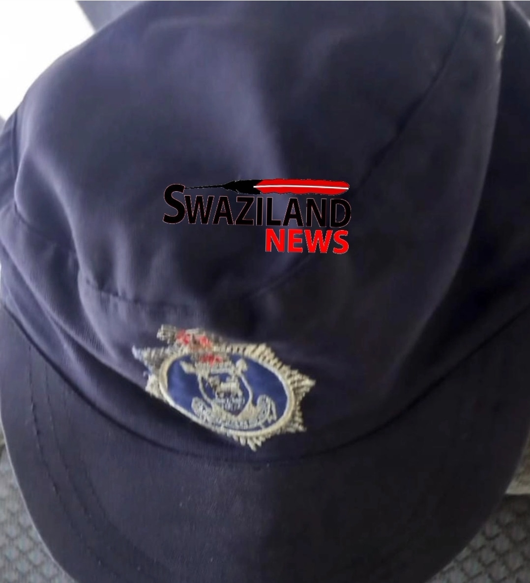 EFF OSHOEK BORDER BLOCKADE: Protestors heavily assault Mswati’s police officer, grab uniform cap.