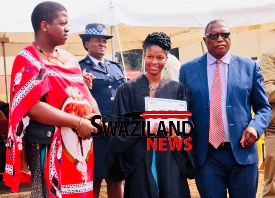 Tinkhundla Minister David Cruizer Ngcamphalala urges ‘graduated’ Mahlangatsha women to form Association, apply for Regional Development Fund(RDF) funding.