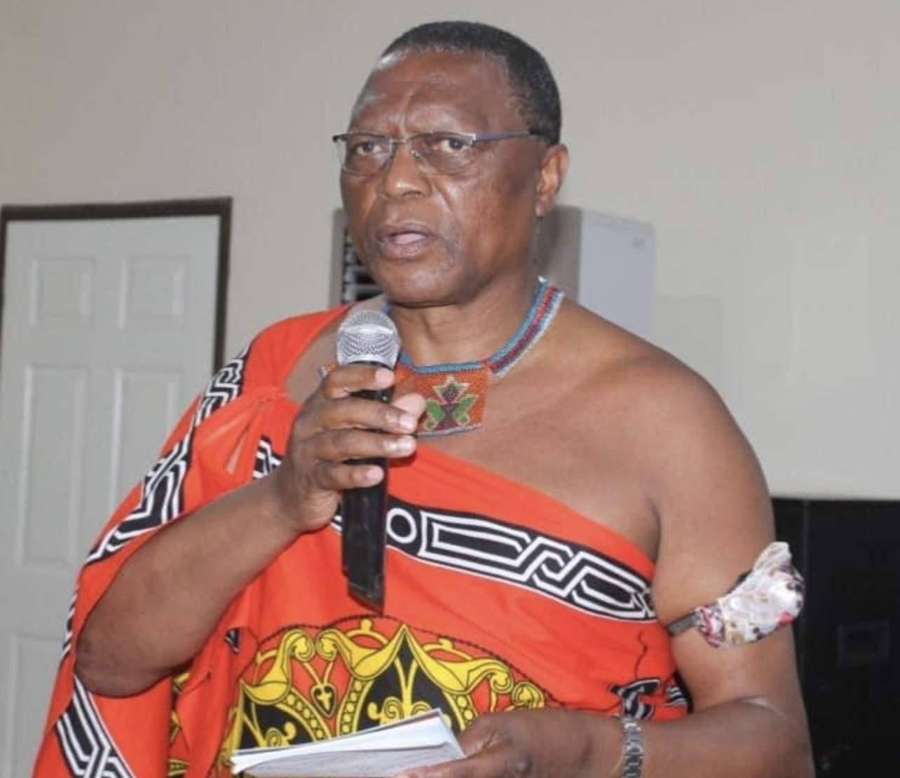 Tinkhundla Minister David Ngcamphalala consults Chiefs on Decentralization Bill