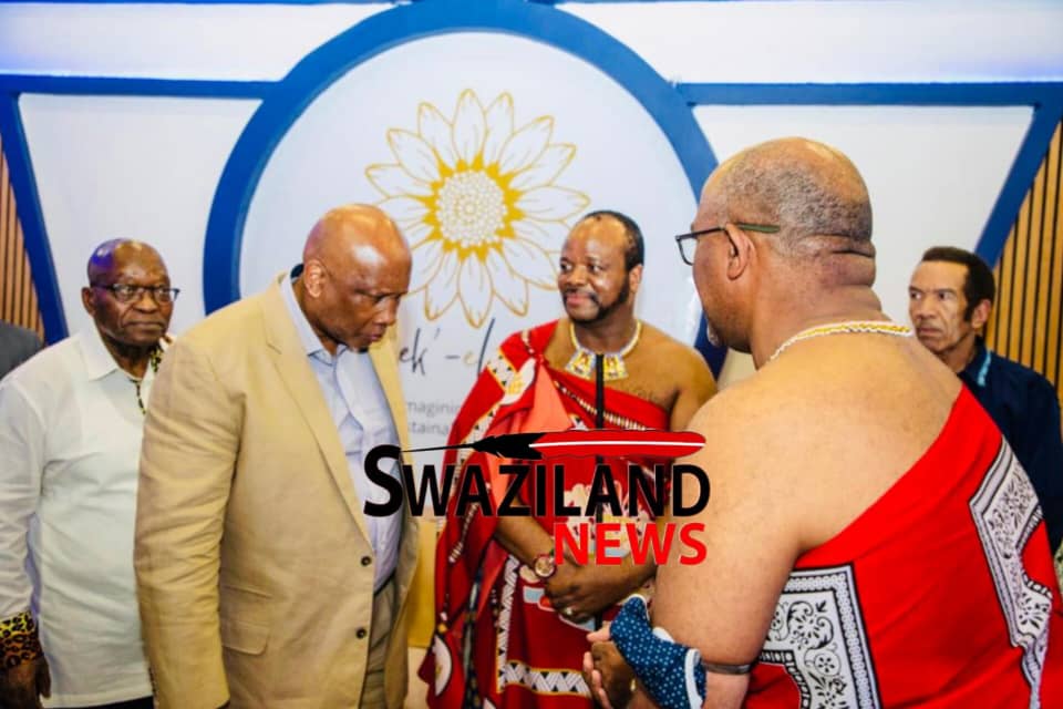 Central Bank Governor Phil Mnisi introduces new E200 banknote,Spokesperson says changes include country’s original name and Finance Minister’s signature.