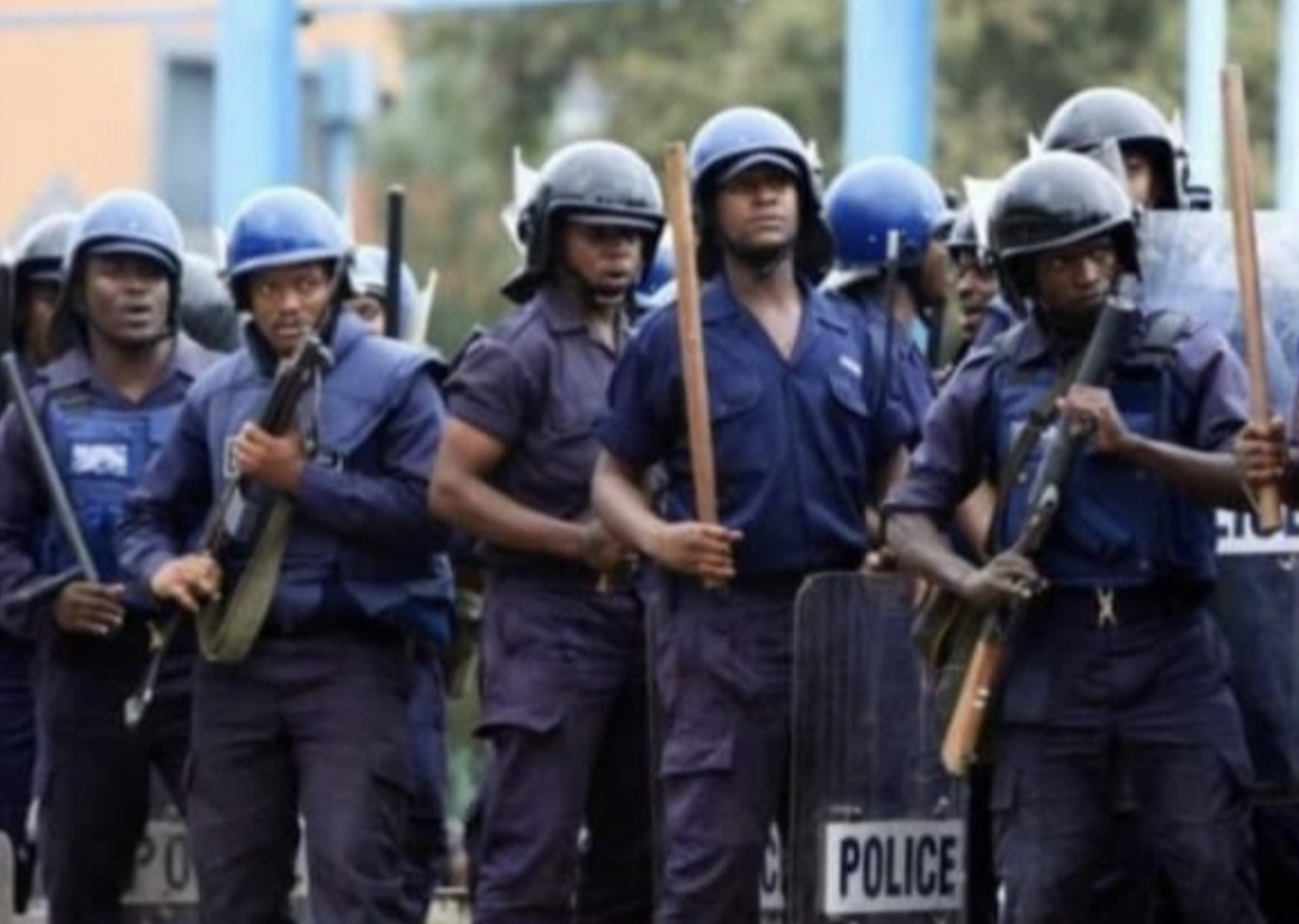 National Commissioner threatened to shoot junior police officers who will attend mass meeting in demand for salary increment.