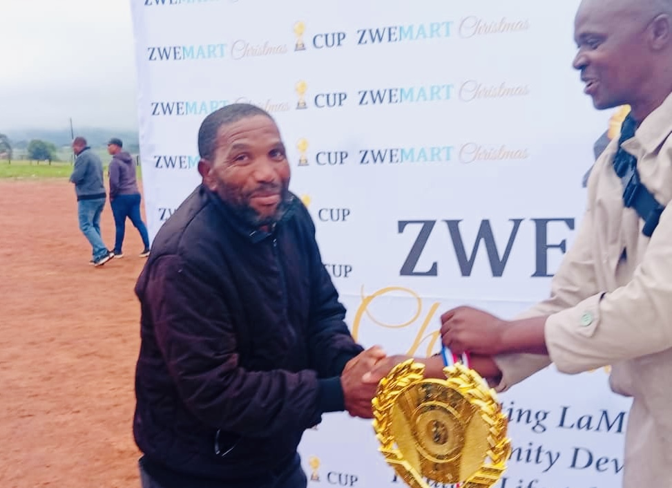 King Mswati’s wife Inkhosikati LaFogiyane’s father Gevu Dlamini graces the LaMgabhi Etiyeni Zwemart Christmas Cup R20,000.00 tournament, welcomed by Indvuna Khabazela Mhlanga.