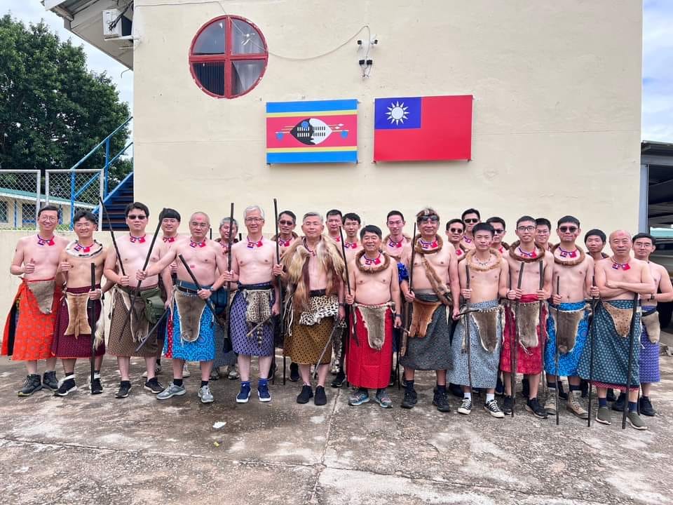 Ambassador Jeremy Liang leads Taiwanese Libutfo at Incwala ceremony.