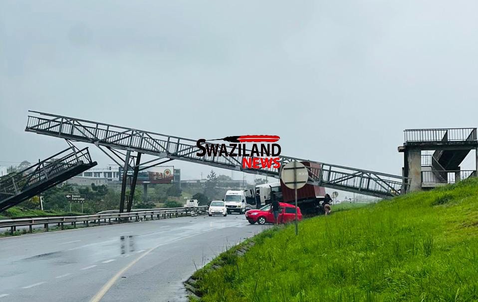 Elangeni Overhead Bridge destroyed by truck,more costs for Government.