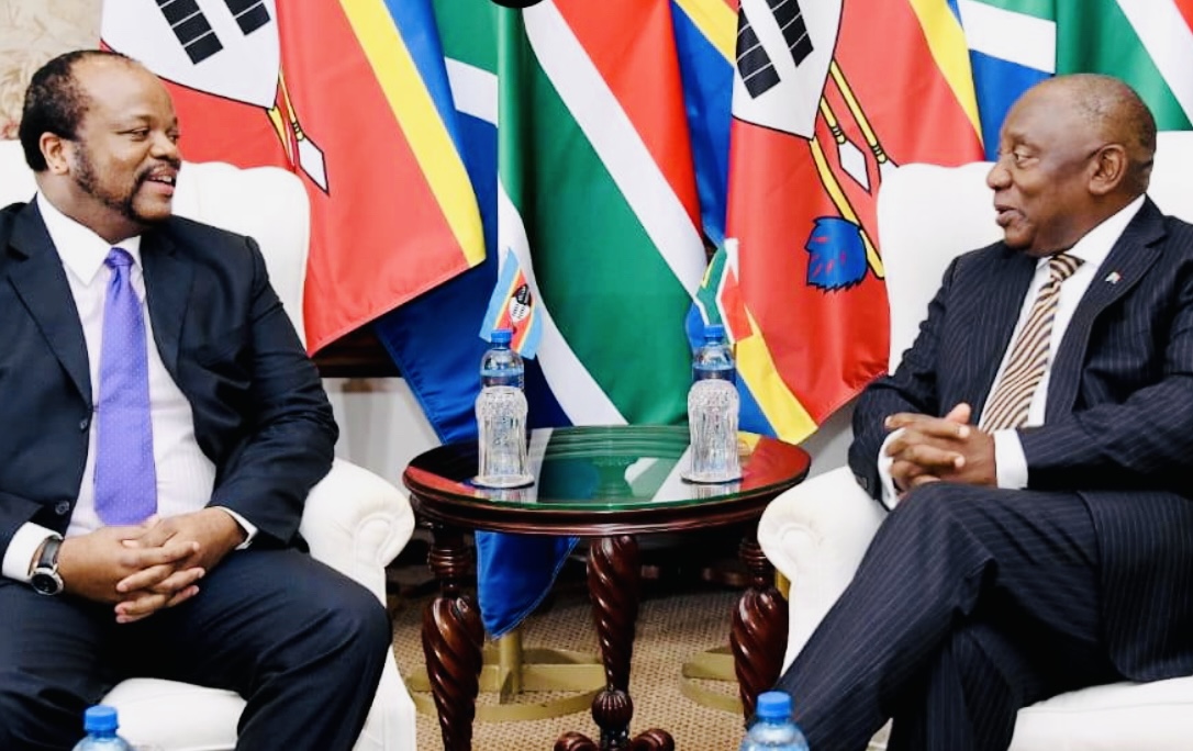 “Itsite Indlovukazi ngikuvusele kakhulu”, King tells South African President Cyril Ramaphosa.