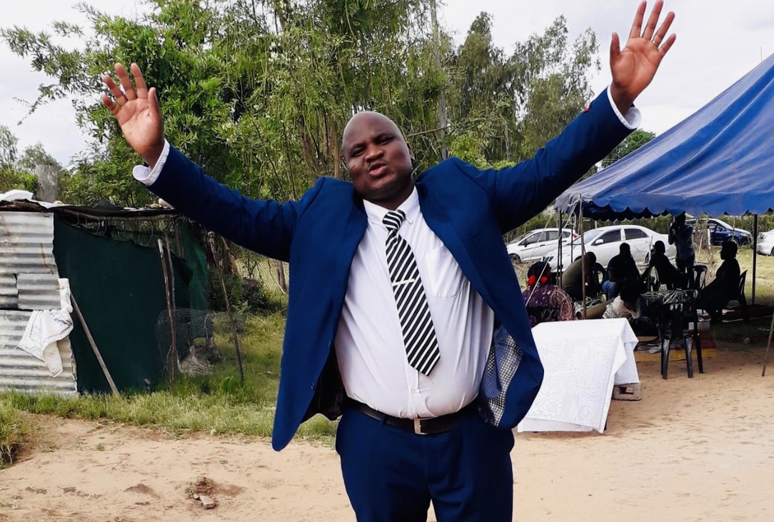 PUDEMO member defies party resolution to boycott Tinkhundla elections, ‘campaigns’ for police officer to take over as Mayiwane MP.