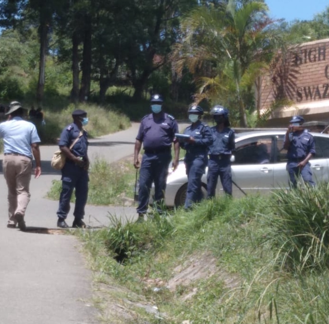 Pro-democracy MPs supporters blocked from entering the High Court.