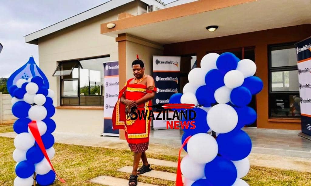 Eswatini Bank in collaboration with Housing Board hand over new house to Senator Chief Prince Mphatfwa under “Naku Ekhaya” campaign.