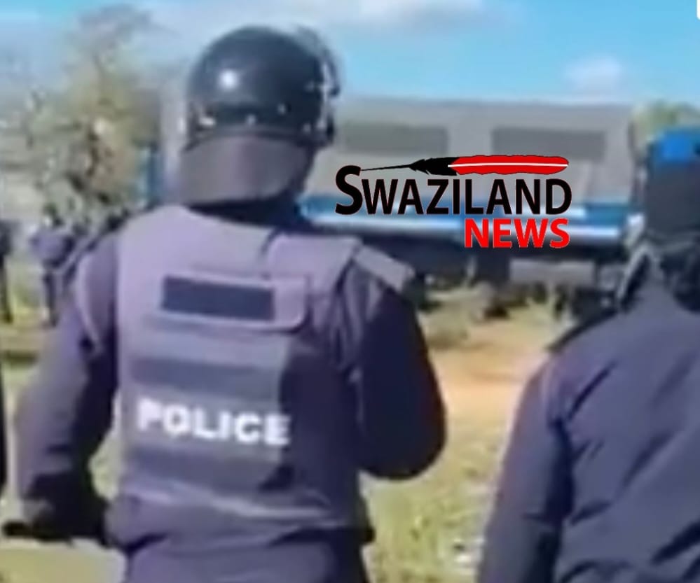 Mswati unleashes about 200 police officers to stop opening of Sithobelweni poor family’s house by pro-democracy groups.