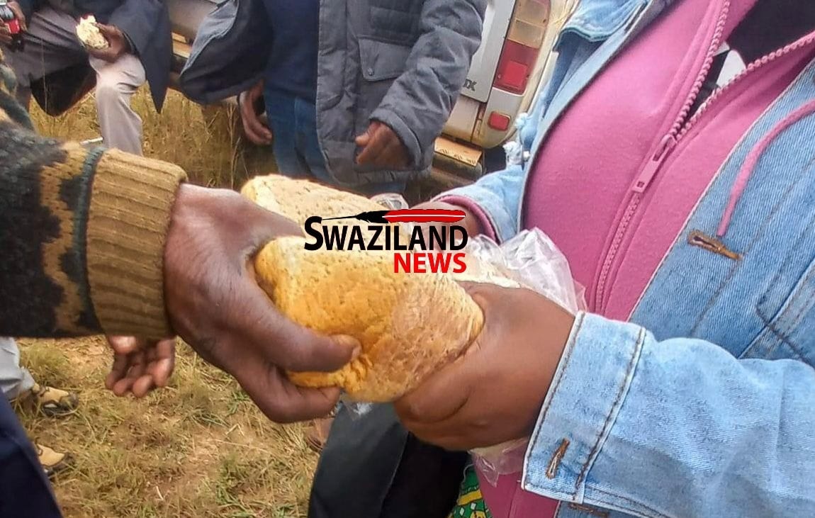 Cabinet Ministers eat rice,meat and salads while Gege-Mbondzela residents forced to share loaves of brown bread during eviction crisis resolution meeting.