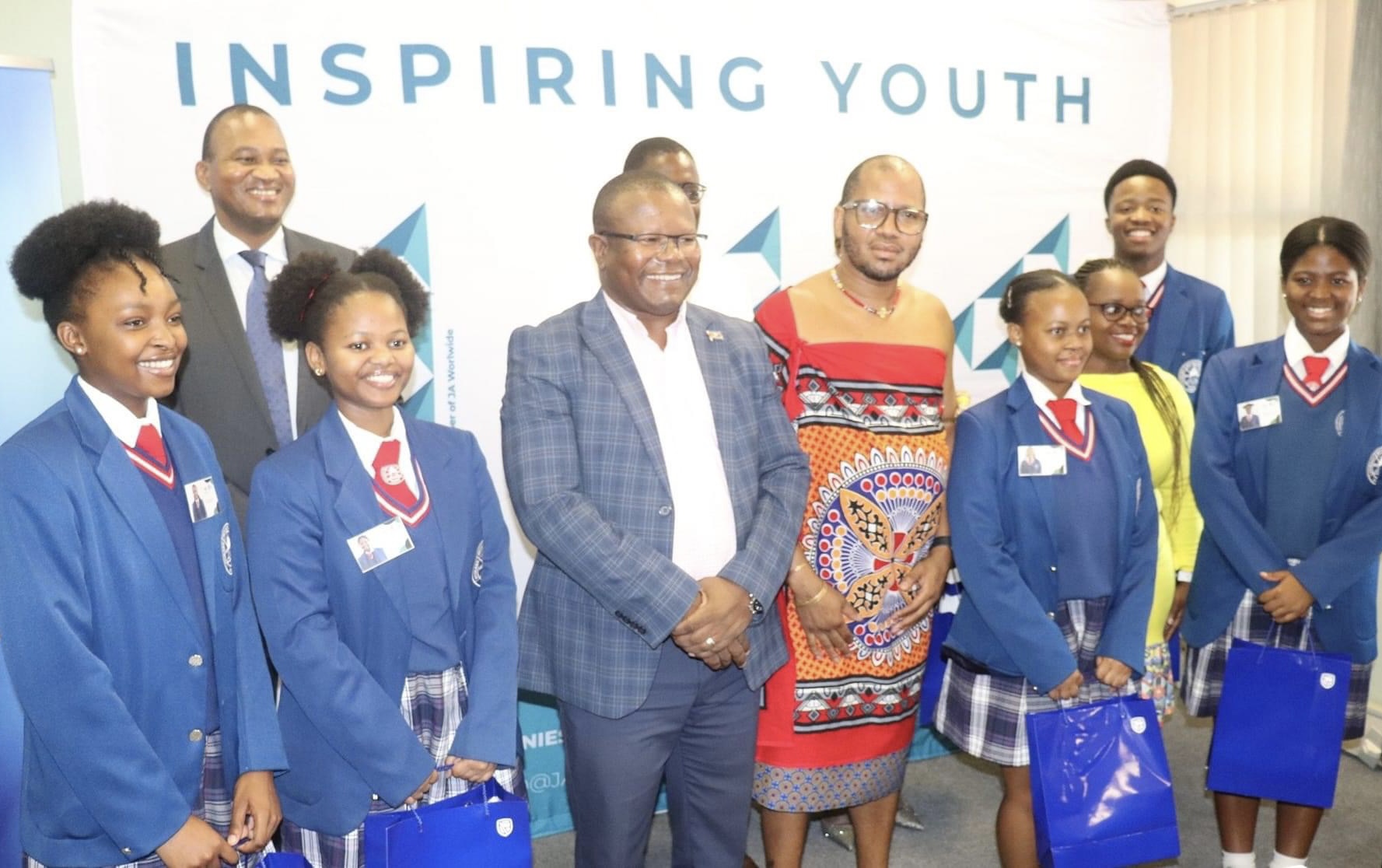 Commerce Minister congratulates Sifundzani High as students leave for Junior Achievement(JA) Africa competition.