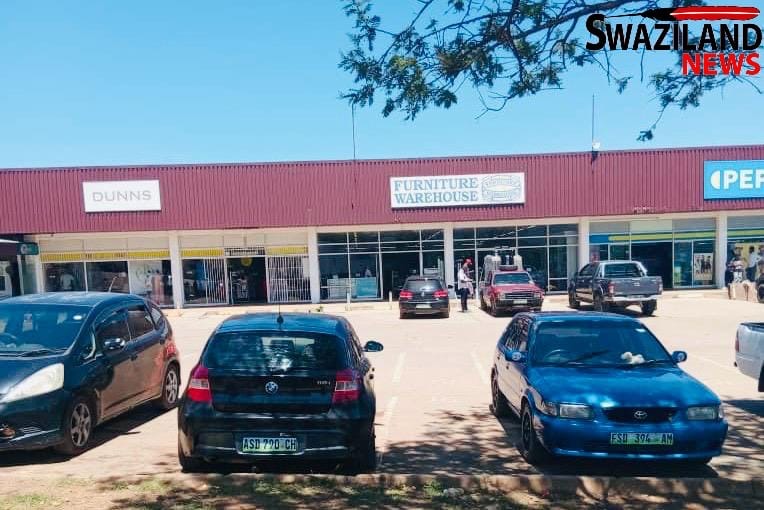 BREAKING NEWS:Ludzidzini Council member Hlobsile Ndlovu secretly sells family property to Speaker Jabulani ‘Buy Cash’ Mabuza for over R15million, family members demand answers.