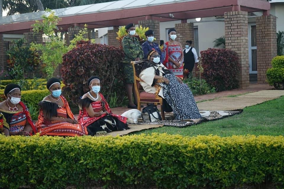 Women forced to “khokha butsi” at King’s Buganu ceremony amid poisoning threat.