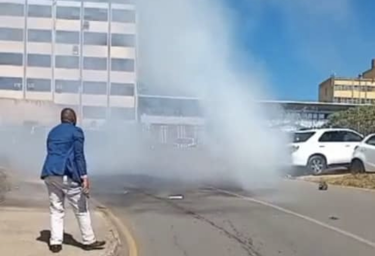 King Mswati’s police officers fire teargas, heavily assault PUDEMO members and nurses in a peaceful protest against shortage of drugs in public hospitals.