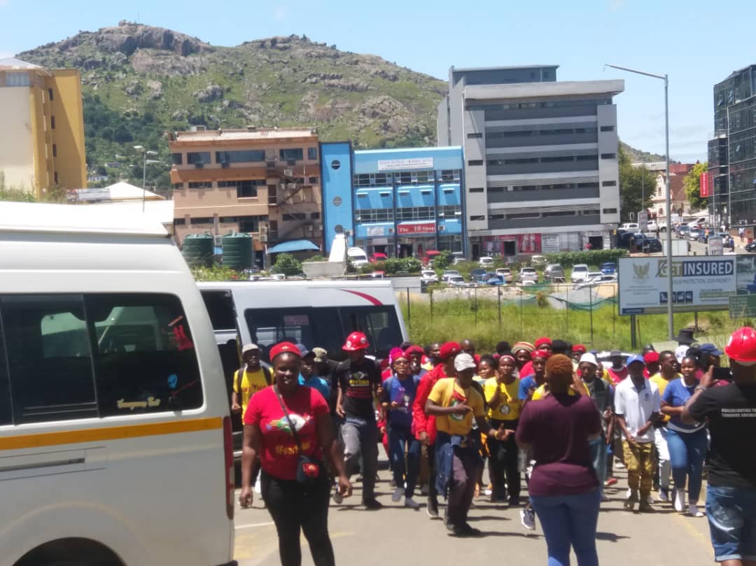 Police block pro-democracy MPs supporters from entering High Court.