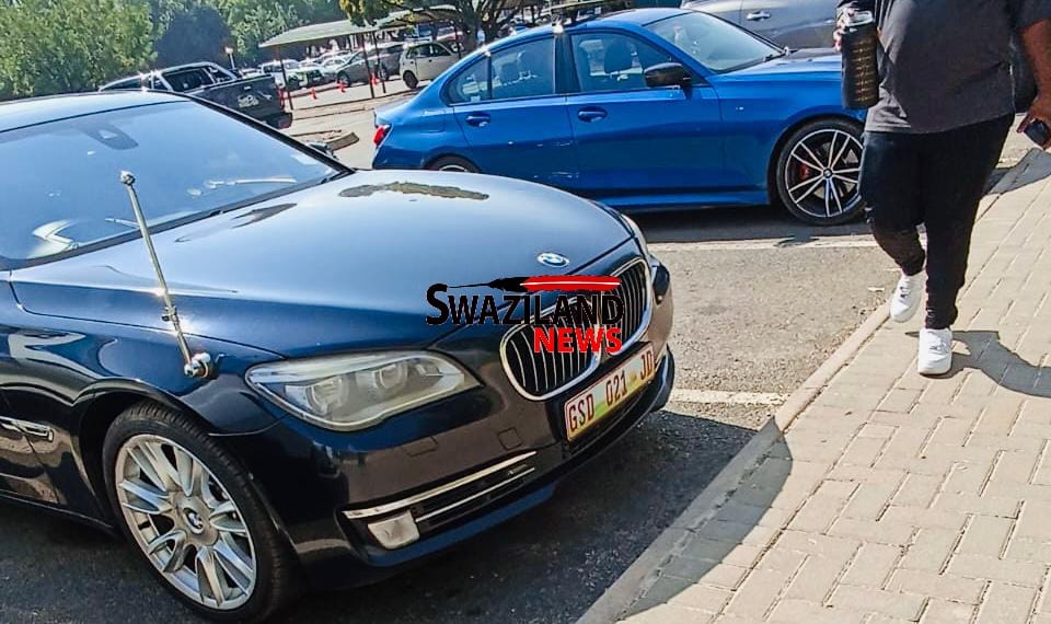 Chief Justice Bheki Maphalala attends daughter’s graduation at the University of Pretoria, escorted by three(3) State vehicles.