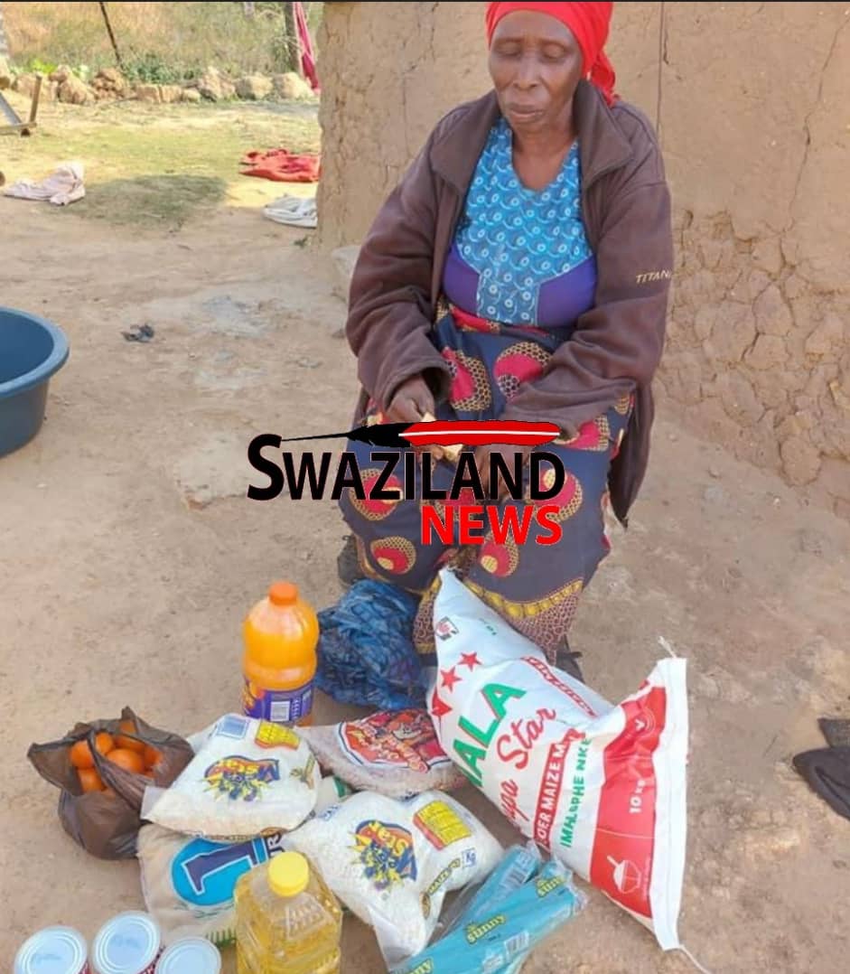 Canadian based Swazi donates grocery to pro-democracy Hosea Gogo Mathutjwa.
