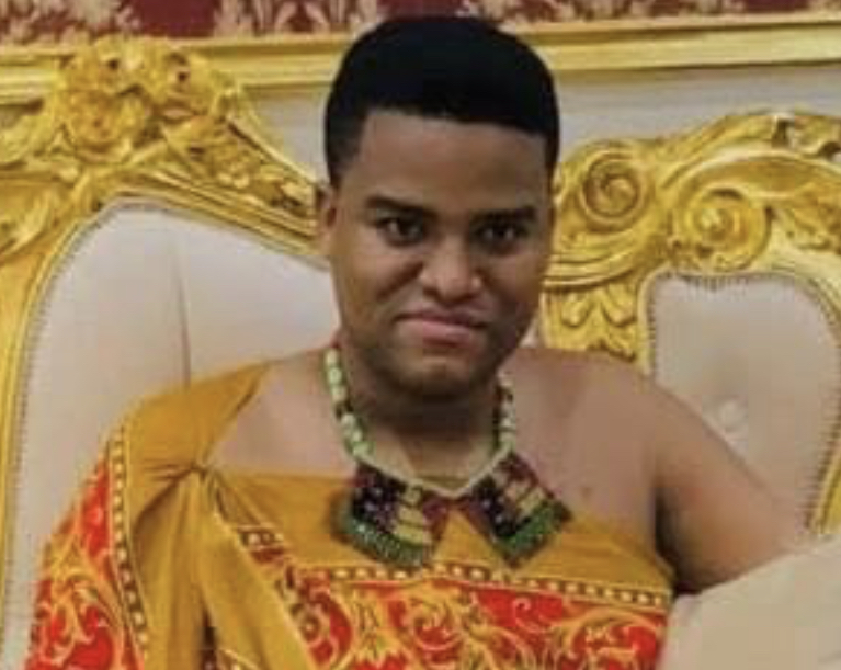  The Throne is shaking please remember me, Prince Majaha cries in front of soldiers.