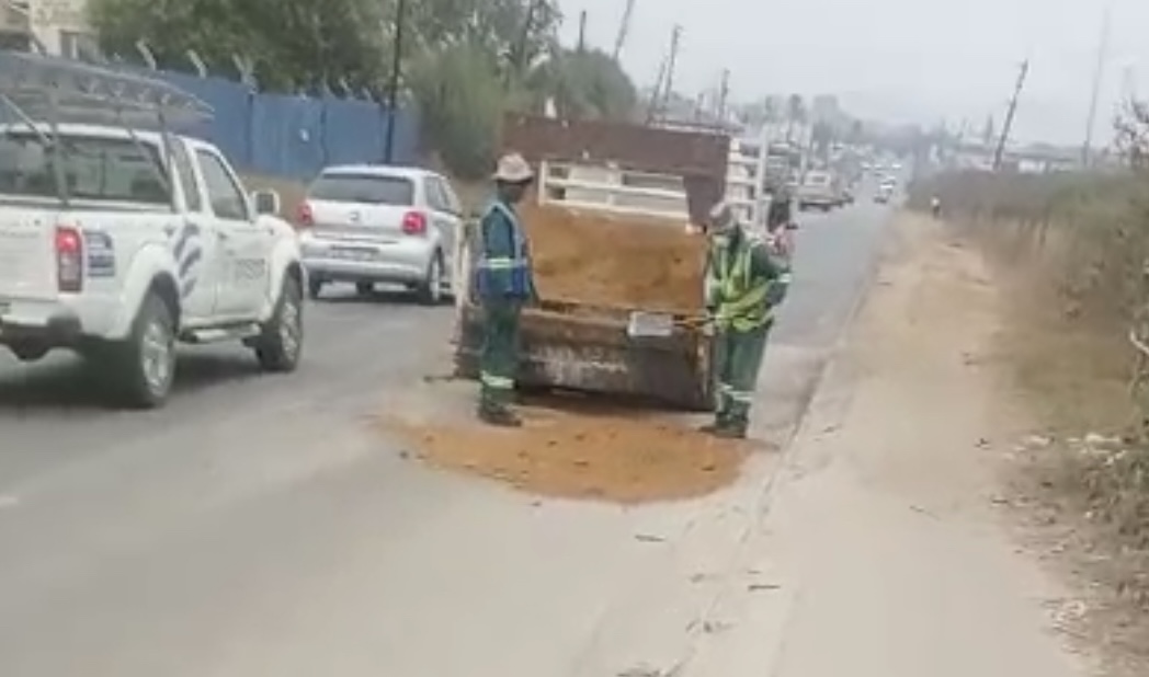 Matsapha CEO Lucky Sukati using soil to fix potholes despite collecting millions from ratepayers,says “those people were just helping without our mandate”.