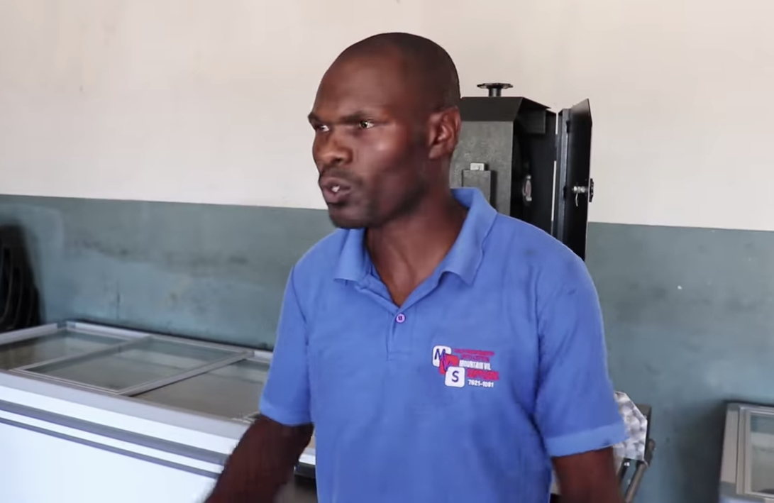   Hosea Indvuna yeNkhundla critical of Mswati’s regime gets R100,000.00 from Youth Fund, now sing praises to Government.