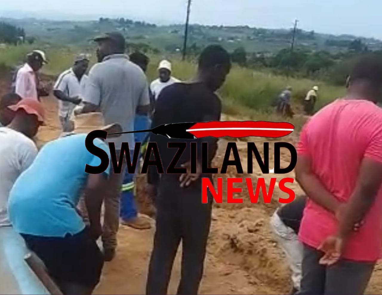 Kukhanyeni residents fix road damaged by floods,Mswati’s Government ‘disappears’.