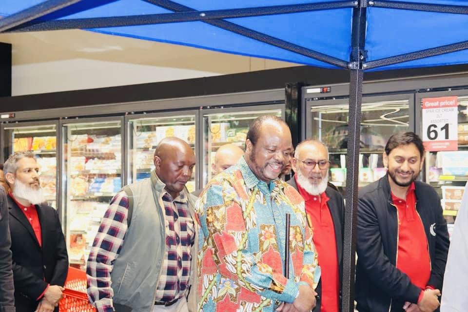 King Mswati applauds growth of Al-Mansoor Group, says Buy&Save SPAR Directors started from humble beginnings.