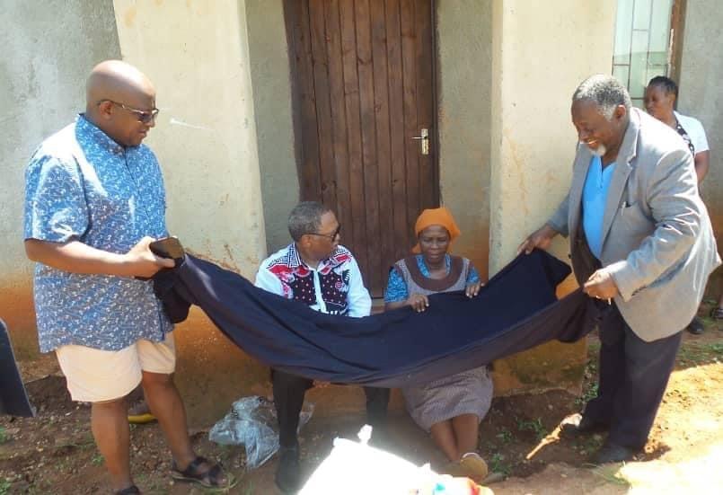  Deputy Prime Minister Themba Masuku visits Lobamba Lomdzala families affected by recent storms.