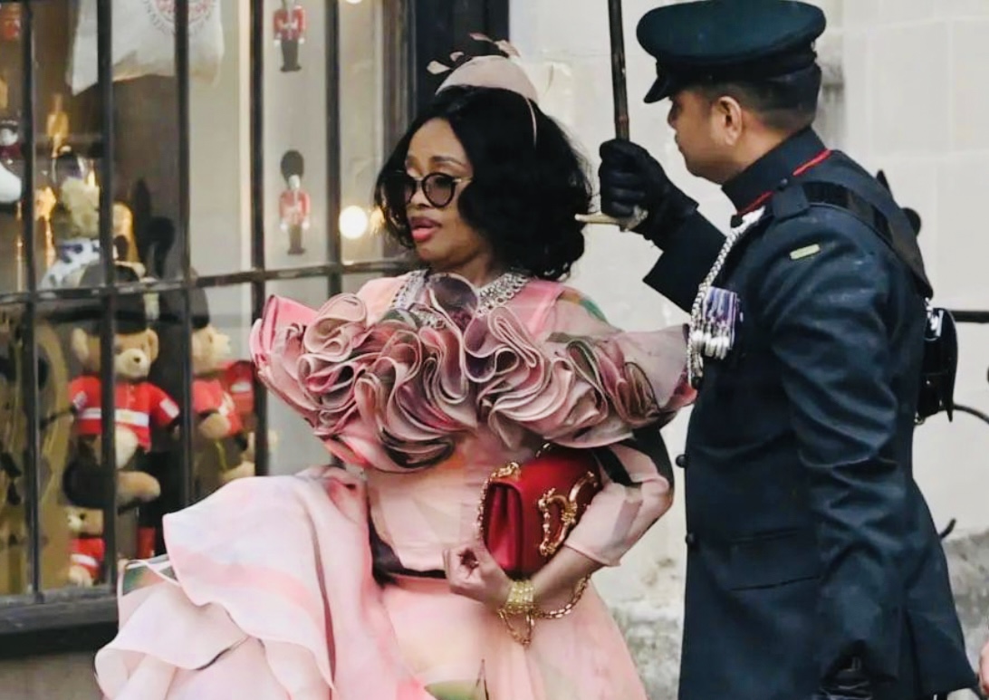 King Mswati’s wife Queen LaMbikiza and her R47,500.00 handbag, no drugs in Government hospitals.