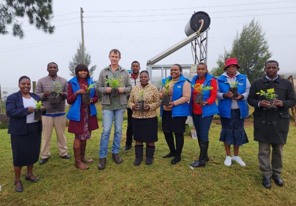 ONE TREE,ONE PERSON CAMPAIGN:Finance Minister Neal Rijikernberg visits Mangcongco Clinic,plants a tree.