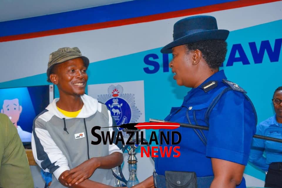 PUDEMO members visit Police Stand at the Trade Fair, chat with police officers including Spokesperson Superintendent Phindile Vilakati.