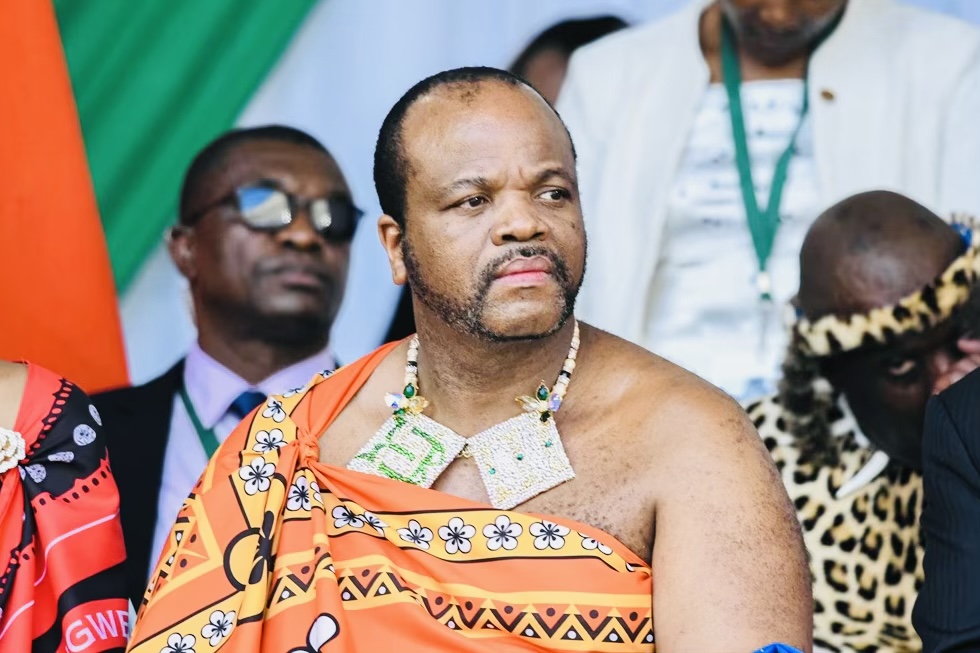 Prime Minister, Cabinet Ministers want to remain behind for two(2) months when King dissolves Parliament.