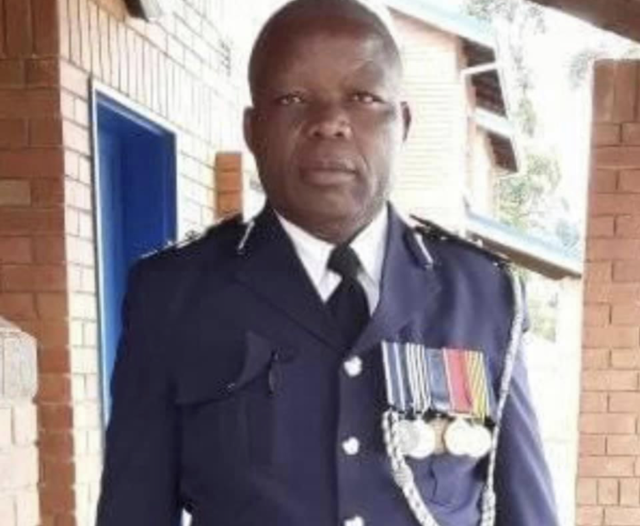 Sickly Senior Superintendent Clement Sihlongonyane warned not to come closer to editor's home.