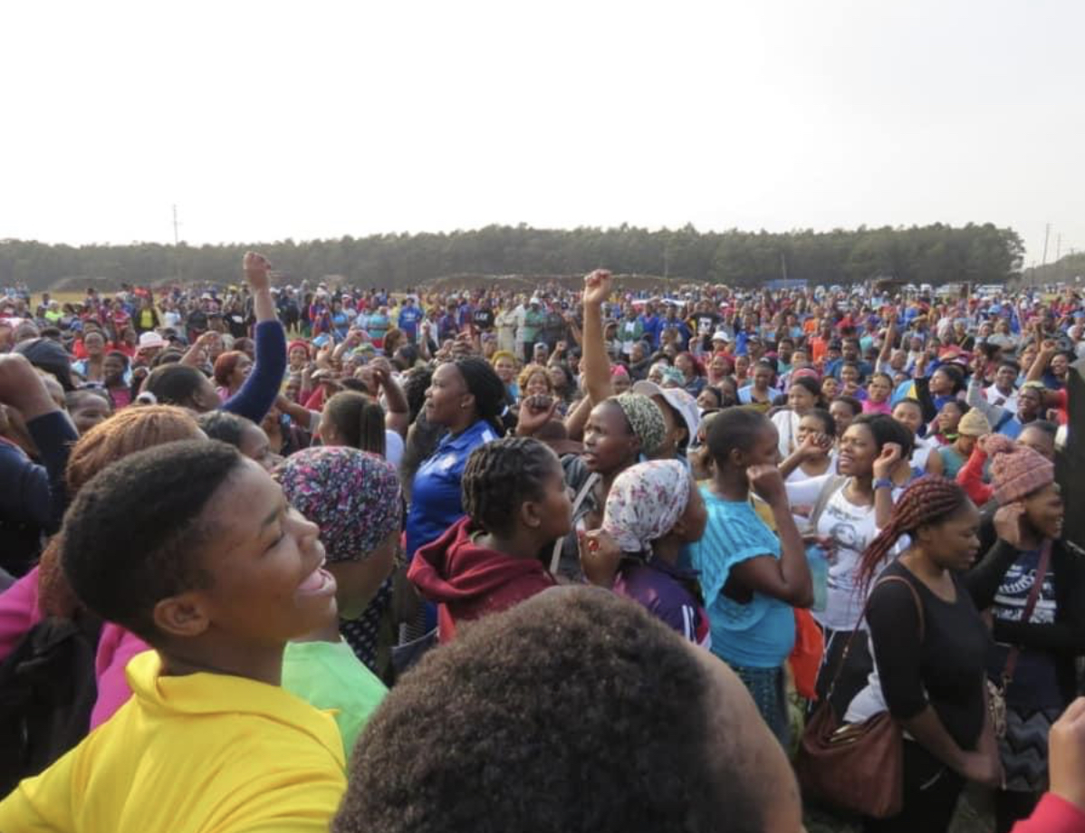 Textile workers resolve to return to work pending negotiations.