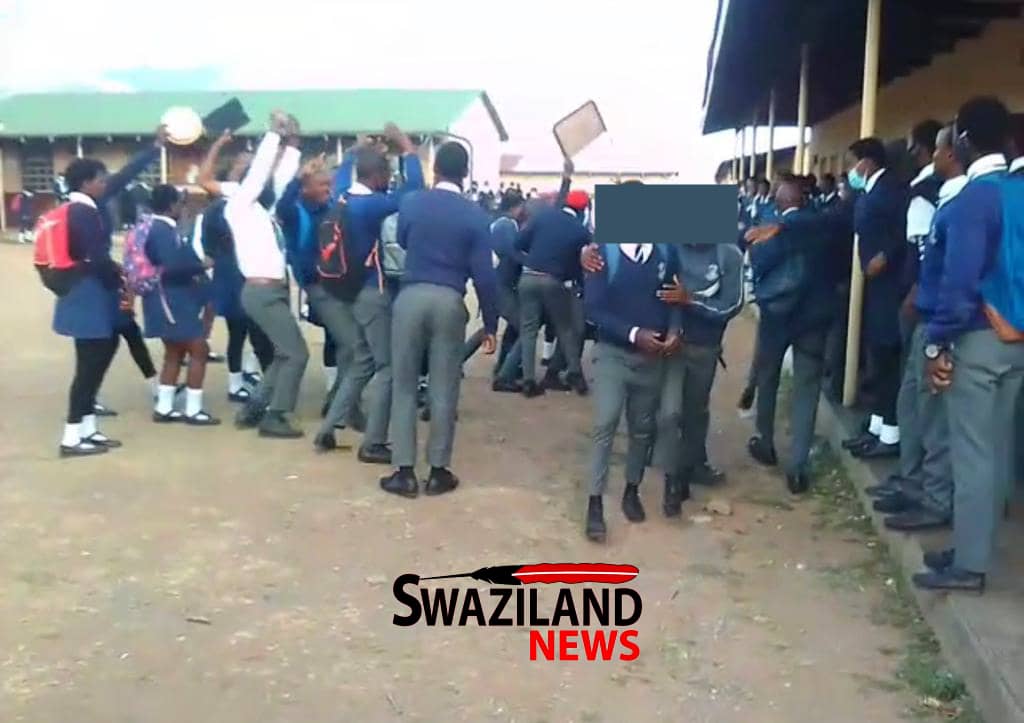 Ex-cop ‘Cece’ Shongwe urges police officers not to disturb protesting children.