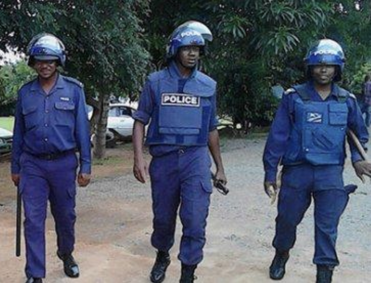 Police in a dramatic shoot-out with Solidarity Forces at night in an attempt to kill Station Commander.