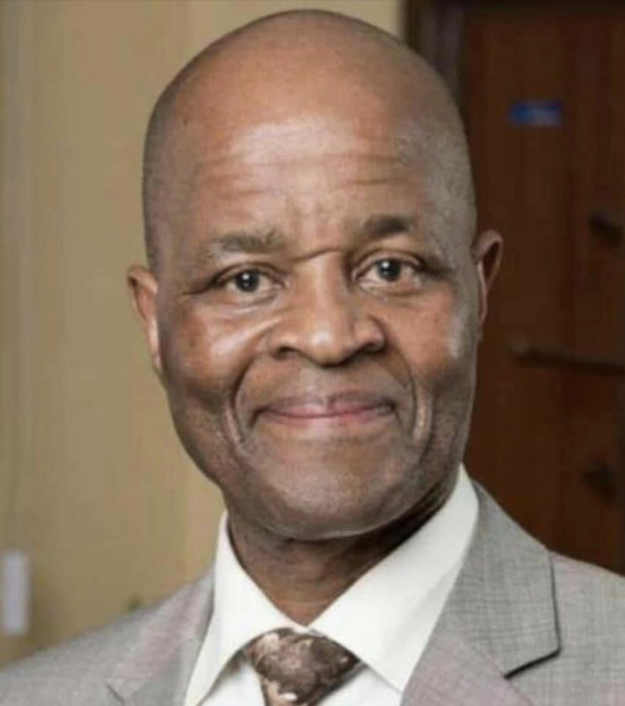 Mswati’s ‘Chief Propagandist’ Percy Simelane rushed to Mbabane Clinic in a critical condition.