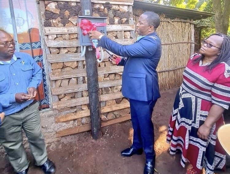 ELECTRICITY TO BE SUPPLIED IN THE RURAL AREAS WITHOUT HOUSE WIRING:Acting Natural Resources Minister Jabulani Mabuza launches Ready Boards Project.