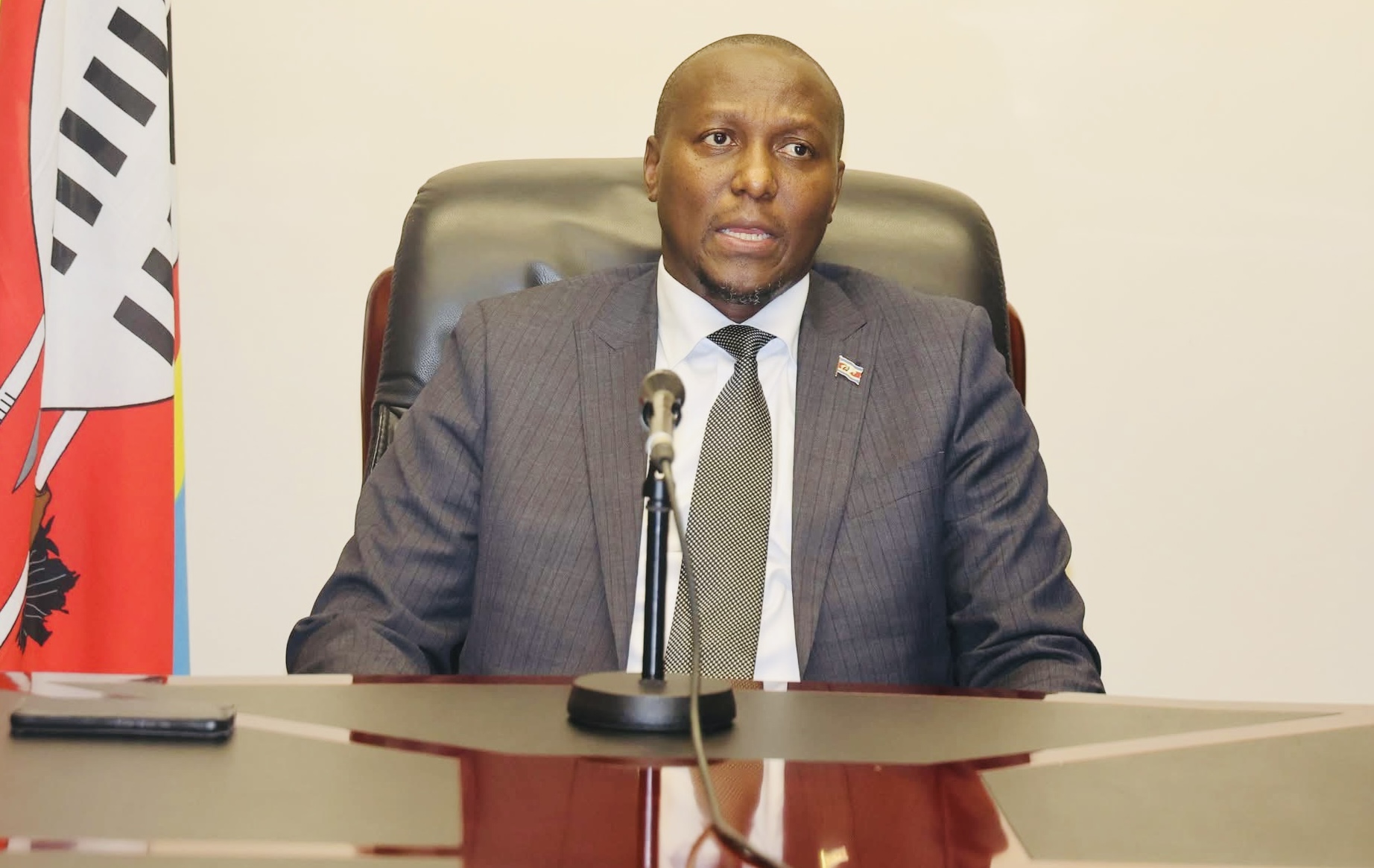 Cabinet divided as Prime Minister now hands-on in implementing King’s ‘Nkwe’ Development Policy,takes over minor press statements previously delivered by Government Spokesperson and Ministers.