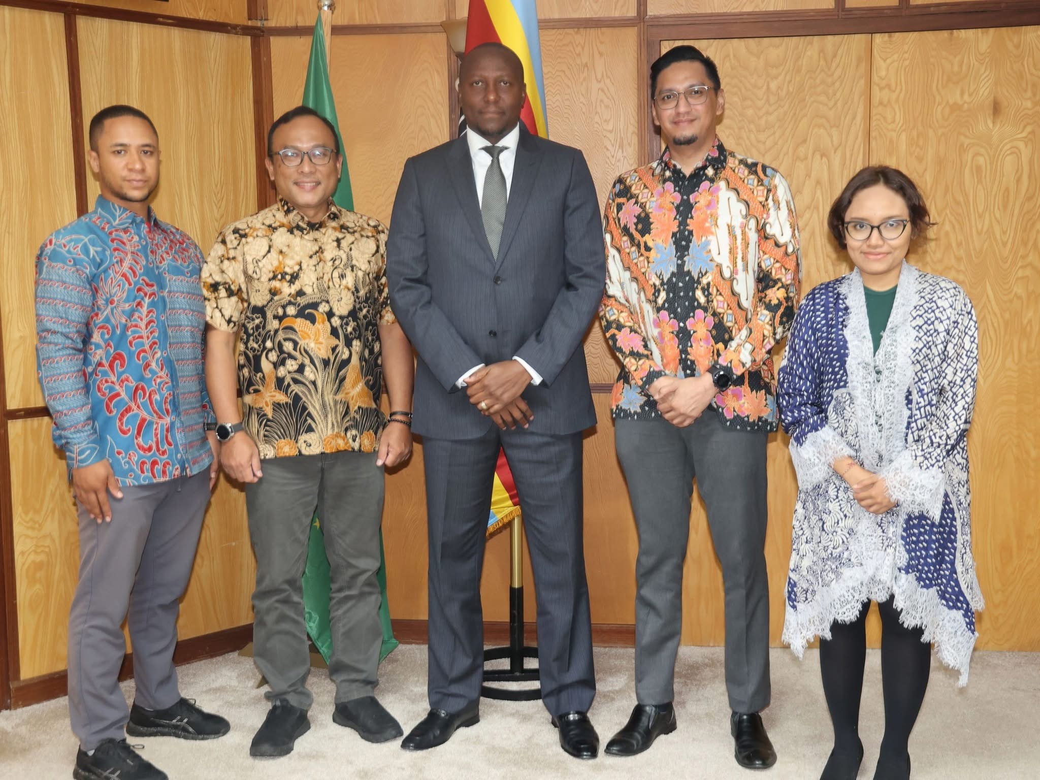 WHERE IS ‘CONSULAR’ KAREEM ASHRAFF?:Prime Minister Russell Mmiso Dlamini meets delegation from Indonesian Embassy-Pretoria, possible partnership in economic development discussed.