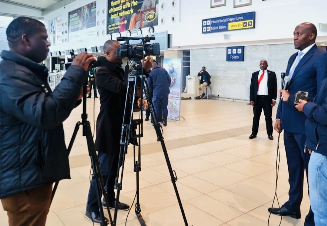 EXPOSED:Defense Principal Secretary(PS) Prince Sicalo employs Channel S journalist Kimberly Mavuso in the army, deploys him back to the media to spy journalists, political activists and Cabinet Ministers.