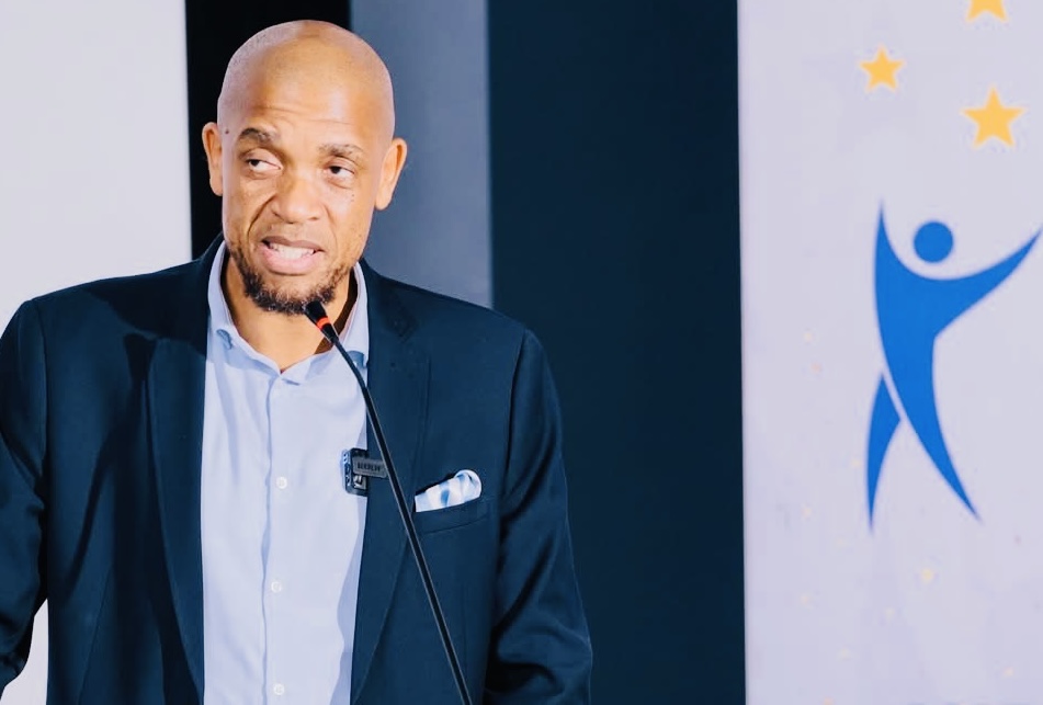 Eswatini Revenue Service(ERS) Commissioner General Brightwell Nkambule congratulates predecessor Dumisani Masilela following his appointment as the new SACU Executive Secretary.