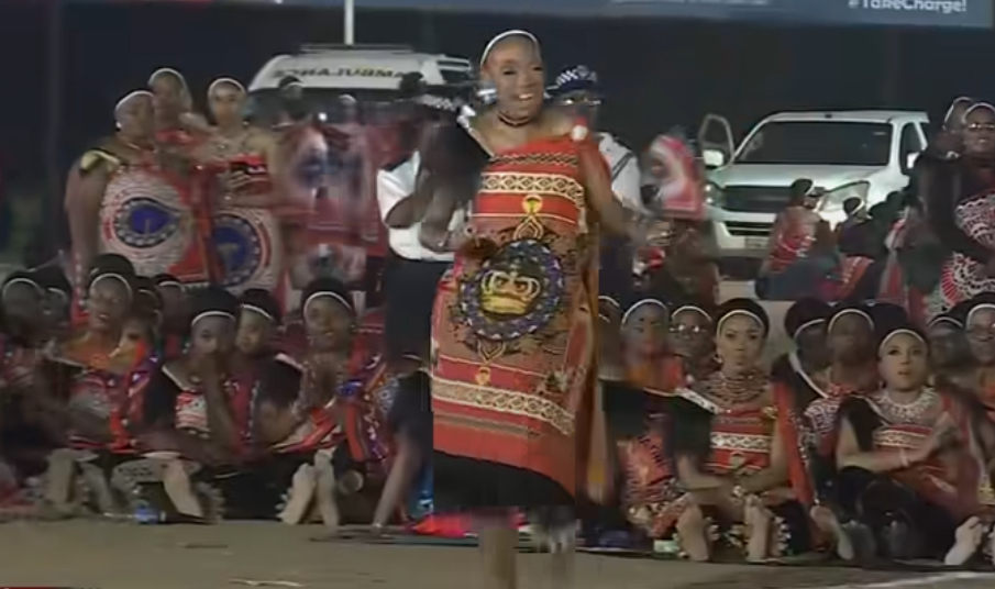 “All those who left Tinkhundla system to join the pro-democracy movement are coming back now”,Inkhosikati Siphelele LaMashwama dances to ‘kuhaya’ traditional song.