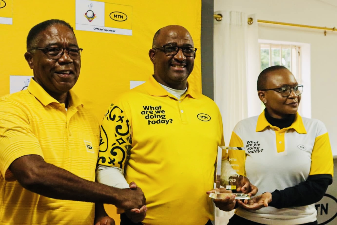 Central Bank Governor Dr Phil Mnisi wins Masters Golf Tournament.