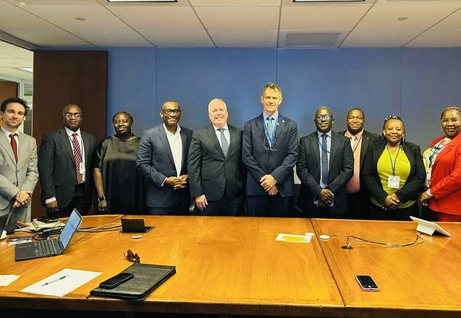 Finance Minister Neal Rijikernberg meets World Bank Treasury team at IMF Sprint Meetings.