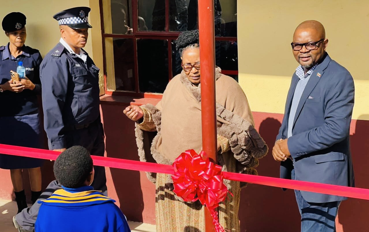 Deputy Prime Minister(DPM) Thulisile Dladla officially opens classrooms at Hhukwini Inkhundla’s Mdlunkhulu Primary School as disappeared MP Alec Lushaba emerges, donates shoes to destitute children.