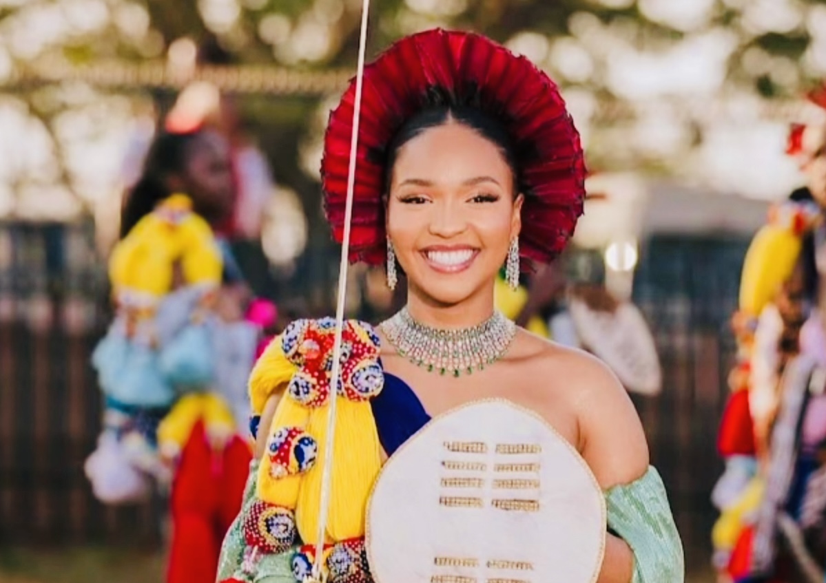 King Mswati allegedly ‘had sex’ with Inkhosikati Nomcebo LaZuma for only three(3) months and focused on other wives, frustrated ex-President Jacob Zuma’s daughter cried hysterically before fleeing Palace.