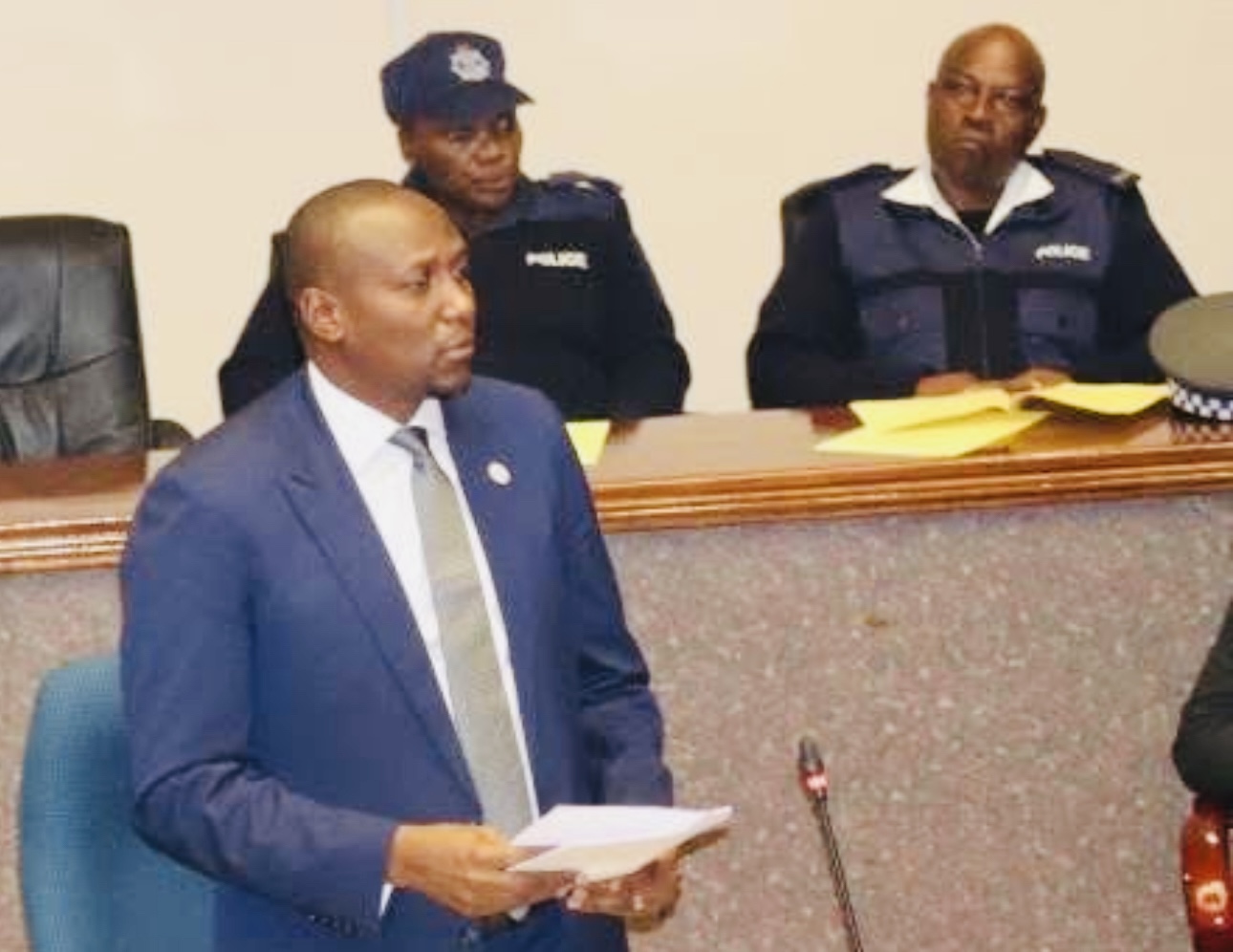 “Ngitanikhomba-ke mine kutsi nginenkhani”, Prime Minister Russell Mmiso Dlamini tells MPs as Tinkhundla Minister challenges him in Parliament.