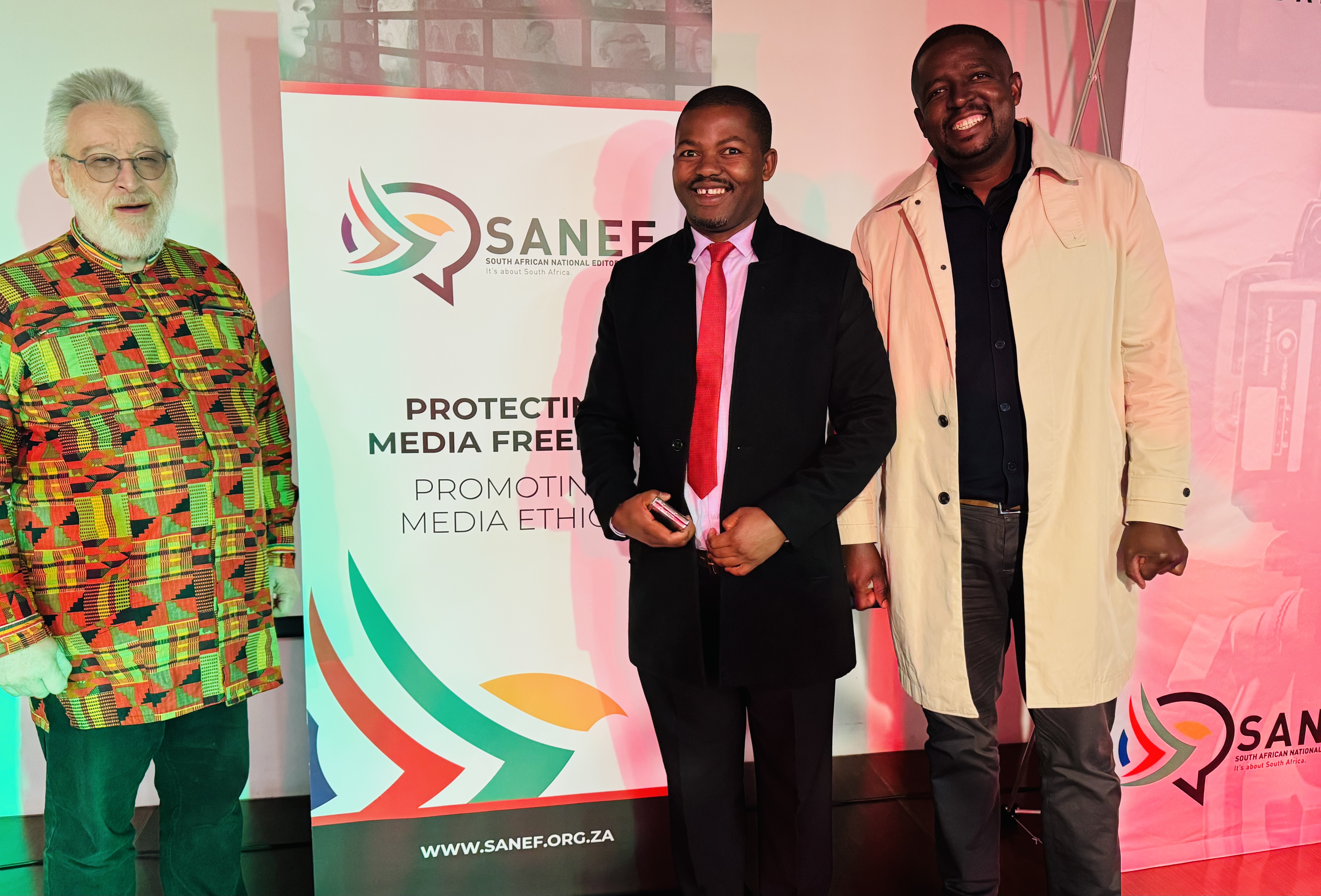 “Mswati will grab me when attending Bush Fire saying I must disclose your whereabouts”, says South African Editors Forum(SANEF) Executive member when sharing a light moment with Swaziland News editor during Climate Change workshop.